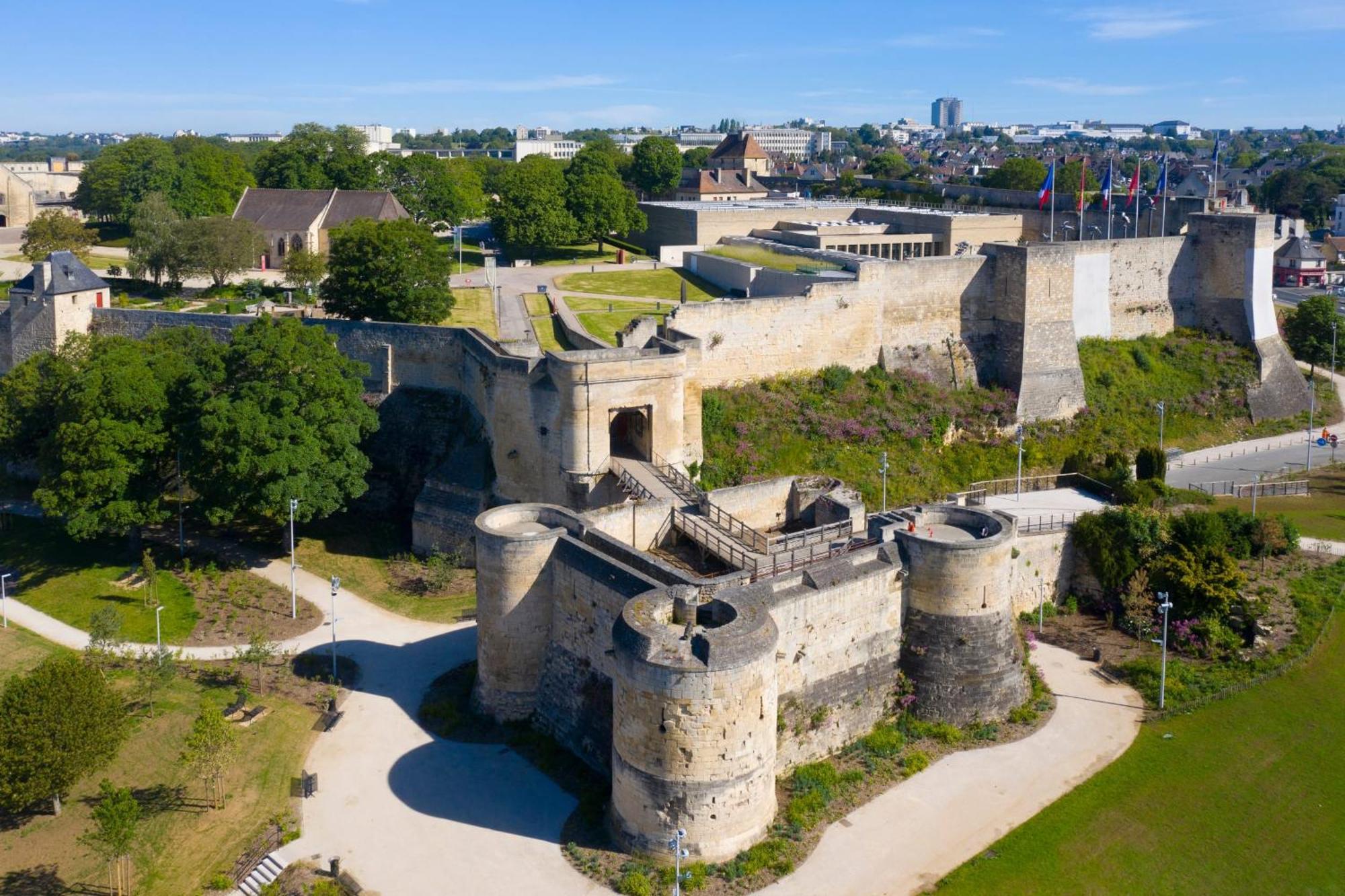 Le Castel D'Orne - Piscine Et Terrasse カーン エクステリア 写真