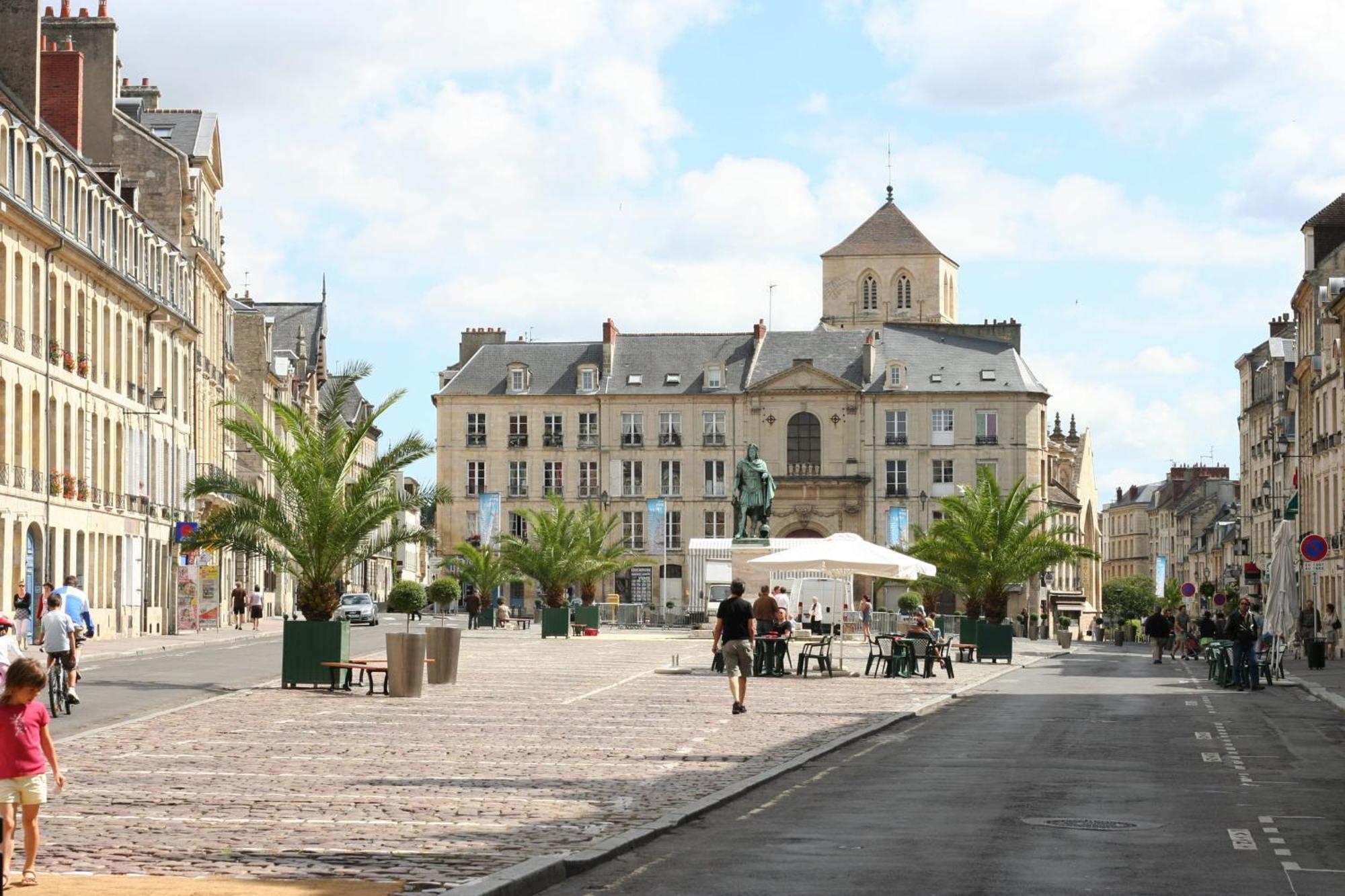 Le Castel D'Orne - Piscine Et Terrasse カーン エクステリア 写真